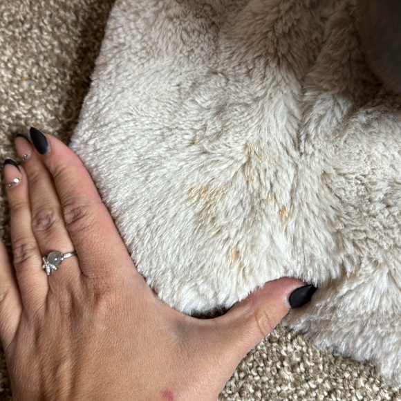 Fuzzy Cream Vest Maurice’s Size Small - Picture 3 of 3